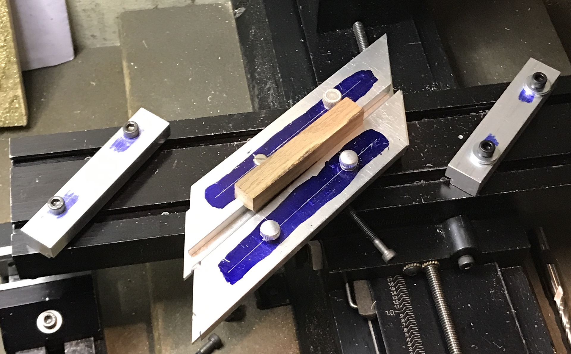 Assembled sliding clamp jig